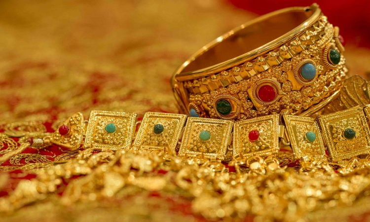 Gold Rate Touches Rupees 1 Lakh Gold Rate Touches Rupees 1 Lakh