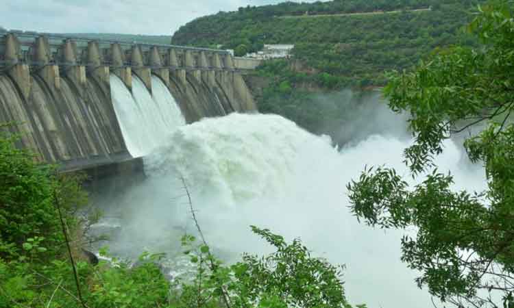 శ్రీశైలానికి భారీగా వరద నీరు.. సోమశిలకు పోటెత్తిన పర్యాటకులు