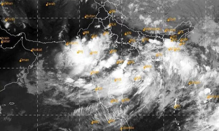 నాలుగు రోజులు భారీ నుంచి అతి భారీ వర్షాలు నాలుగు రోజులు భారీ నుంచి అతి భారీ వర్షాలు