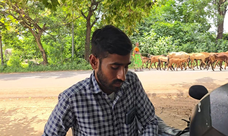 సిఎం రేవంత్ రెడ్డి ఫోటోతో హాజరు నమోదు సిఎం రేవంత్ రెడ్డి ఫోటోతో హాజరు నమోదు